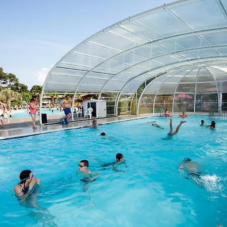 مكان تخييم Camping Sunissim Les Viviers. 4* 4*