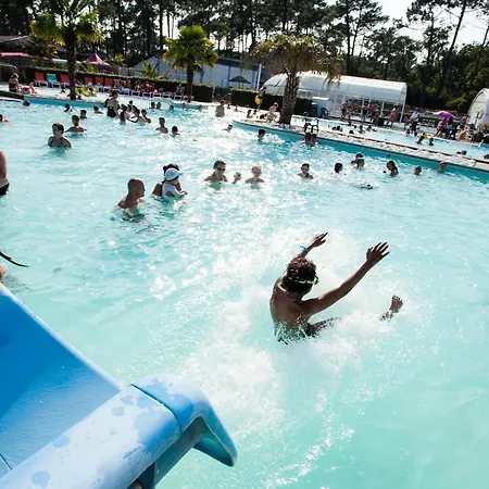 Camping Sunissim Les Viviers. 4* مكان تخييم Saint-Hilaire-de-Villefranche