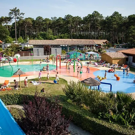 مكان تخييم Camping Sunissim Les Viviers. 4* 4*