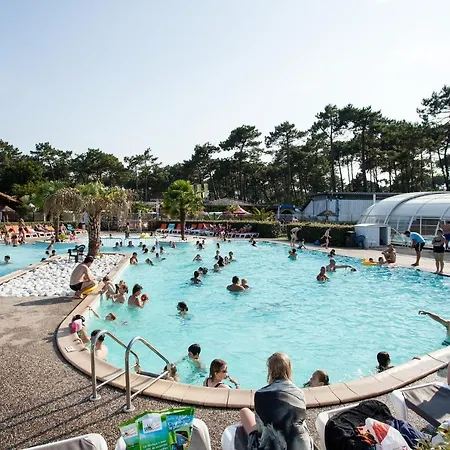 مكان تخييم Camping Sunissim Les Viviers. 4*